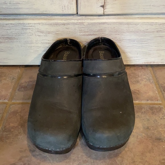 Bass Clogs - Picture 2 of 5